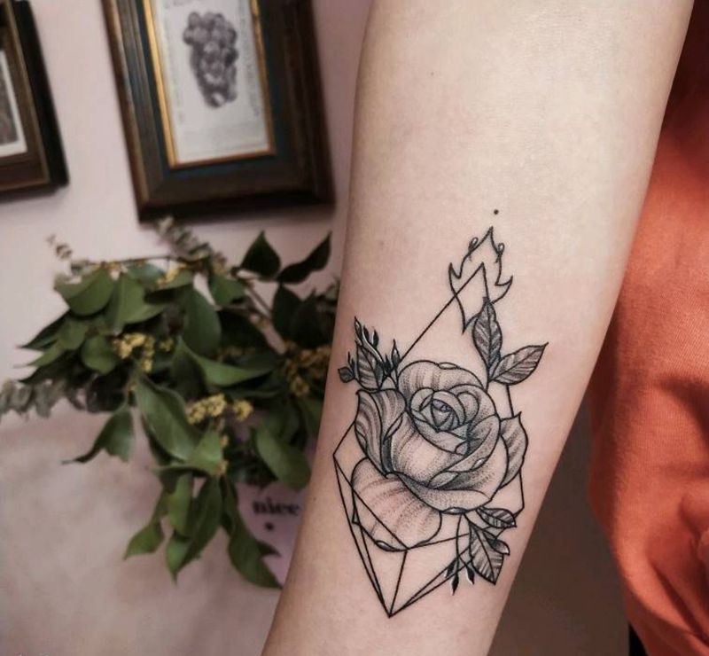 几何点刺纹身图片_手臂点刺几何纹身图案