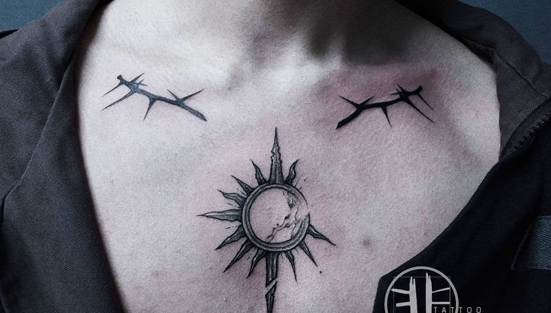 荆棘纹身图片_胸部肩部Old School点刺纹身图案