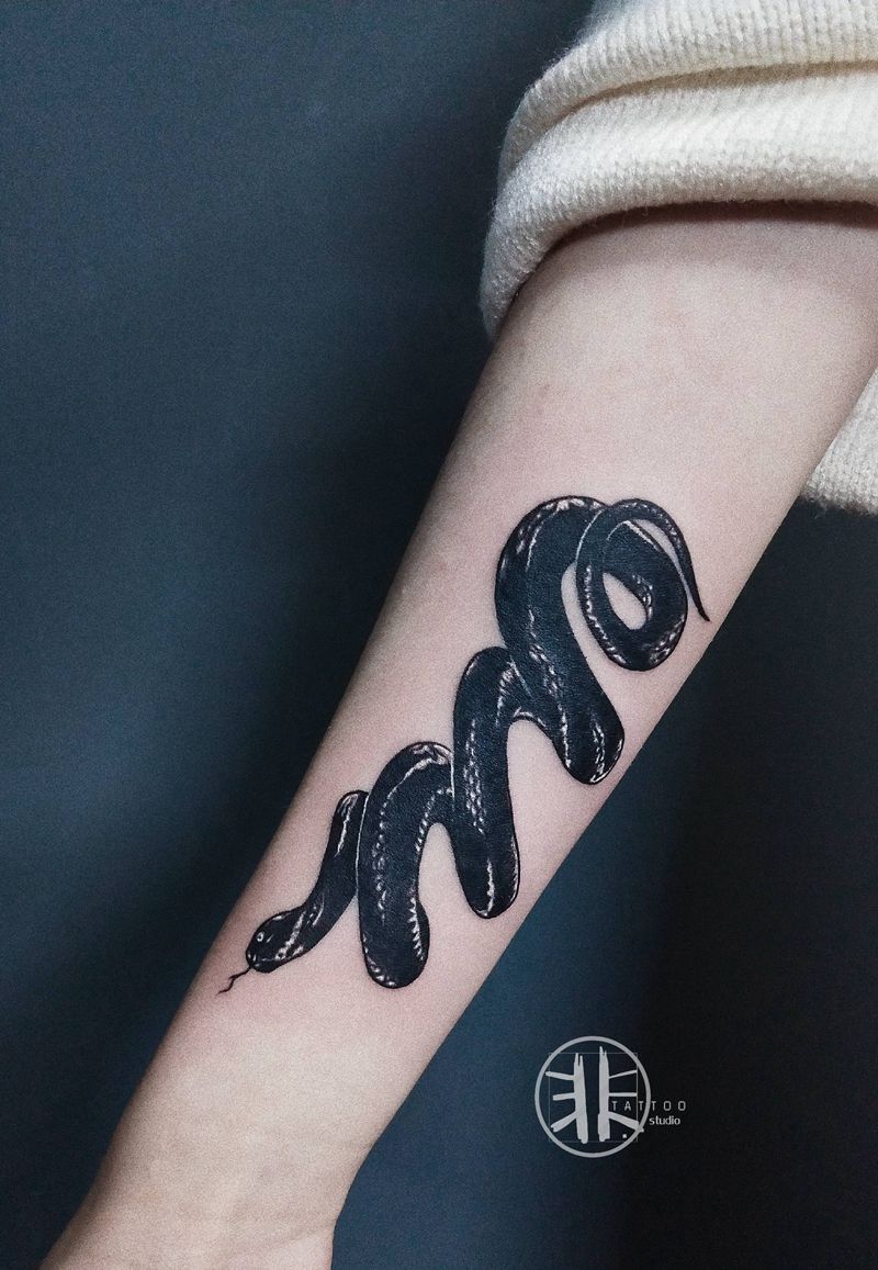 蛇纹身图片_手臂欧美写实Old School蛇纹身图案