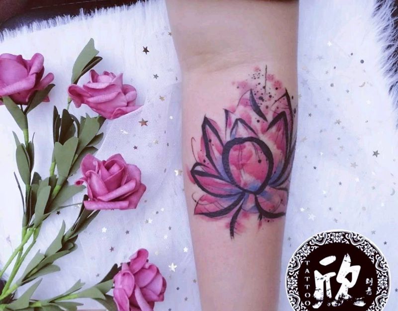 荷花纹身图片
