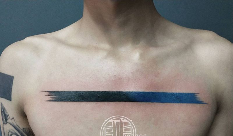 笔刷纹身图片_胸部水墨老传统笔刷纹身图案