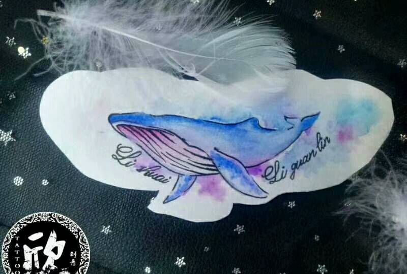 原创彩色鲸鱼纹身图片_肩部水彩纹身图案