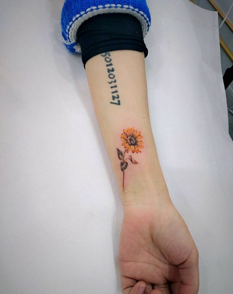向日葵纹身图片_手部小清新 彩色纹身图案