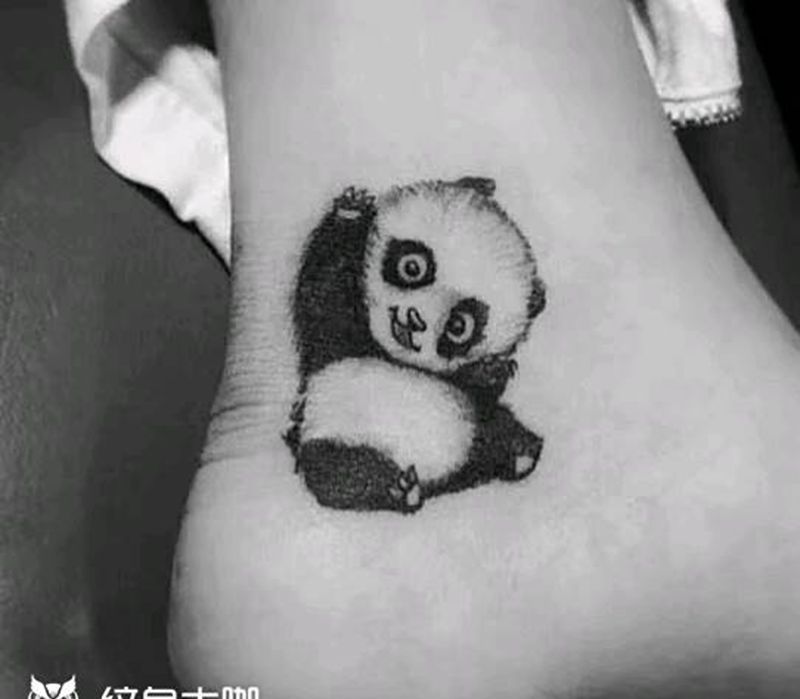 熊猫纹身图片_脚部欧美写实纹身图案