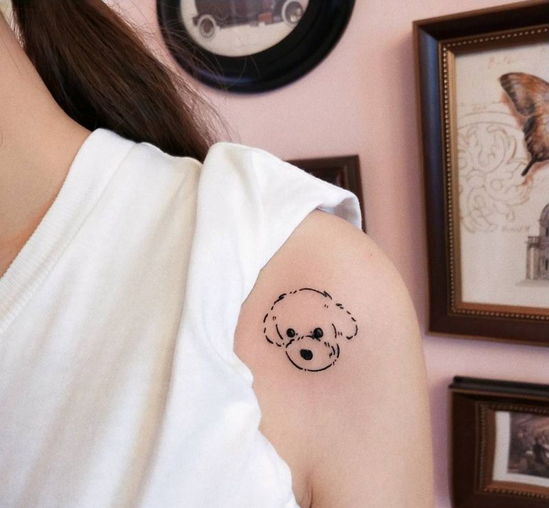 简笔纹身图片_肩部简笔线条纹身图案