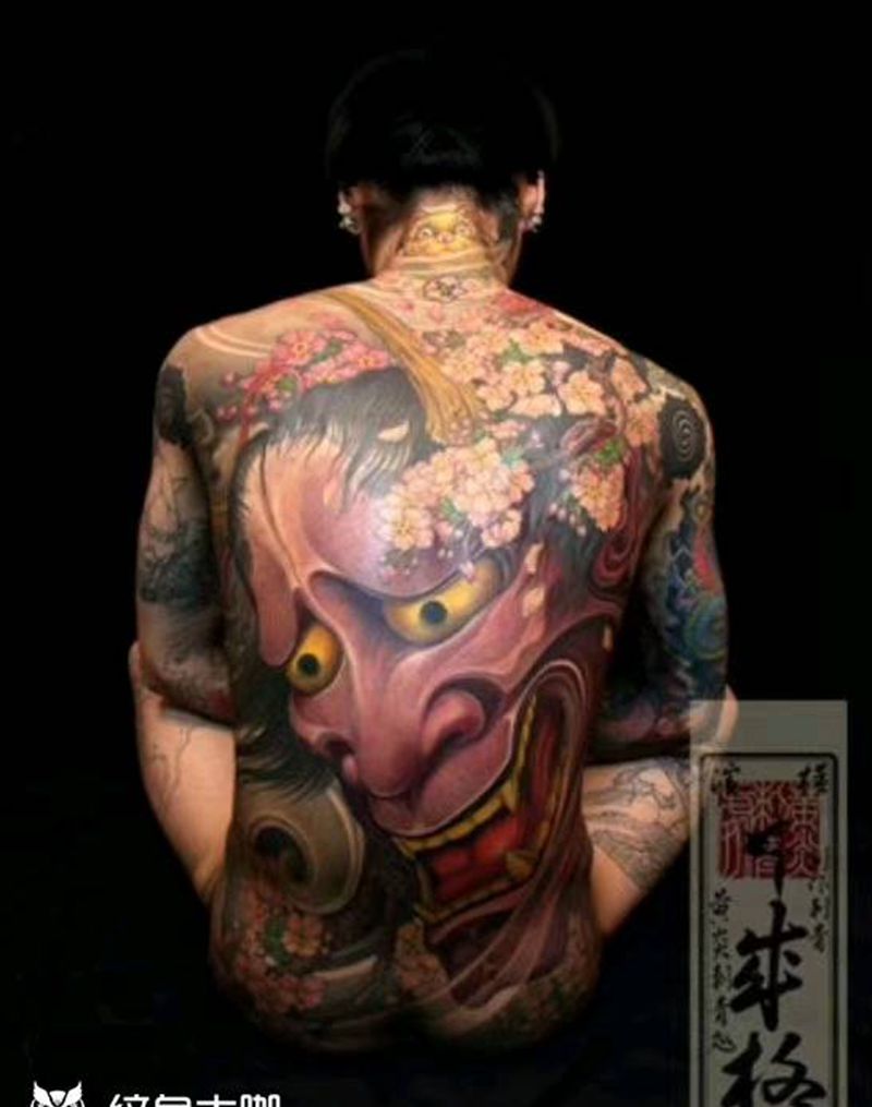 纹身对比纹身图片_背部新传统纹身图案