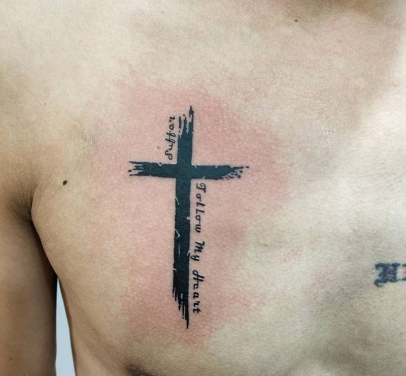 十字架纹身图片_胸部水墨纹身图案