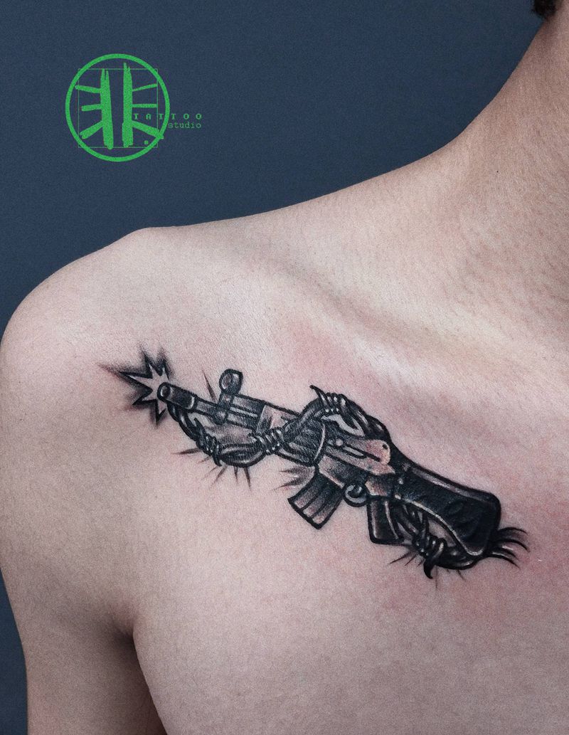 oldschool AK纹身图片_肩部Old SchoolAK47遮盖旧纹身图案