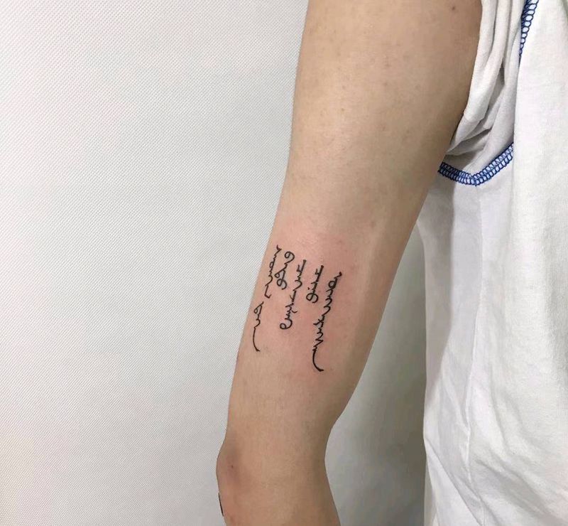 藏文纹身图片_手臂字体纹身图案