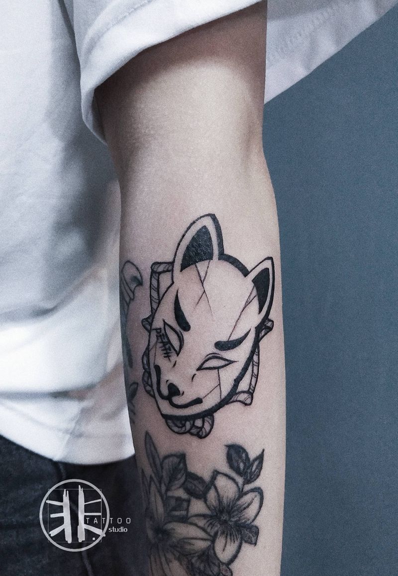 日式能面纹身图片_手臂Old School狐狸面具日式能面纹身图案