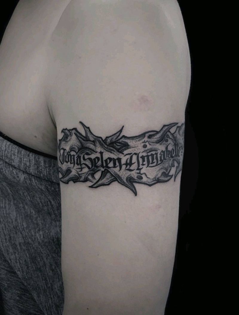 设计款臂环纹身图片_手臂暗黑哥特字体纹身图案