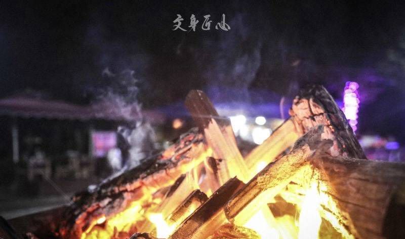 绘画篝火晚会上拍卖慈善捐款纹身图片