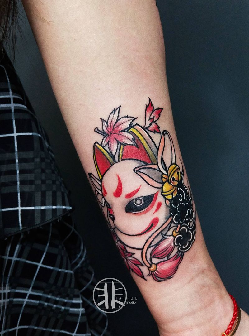 狐狸面具纹身图片_手臂新传统狐狸面具遮盖旧纹身图案