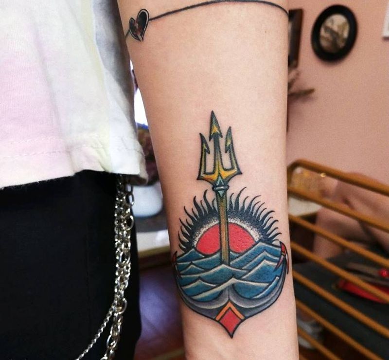 修改旧纹身纹身图片_手臂Old School点刺纹身图案