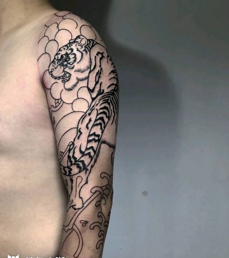 七分臂老虎纹身图片_手臂新传统纹身图案