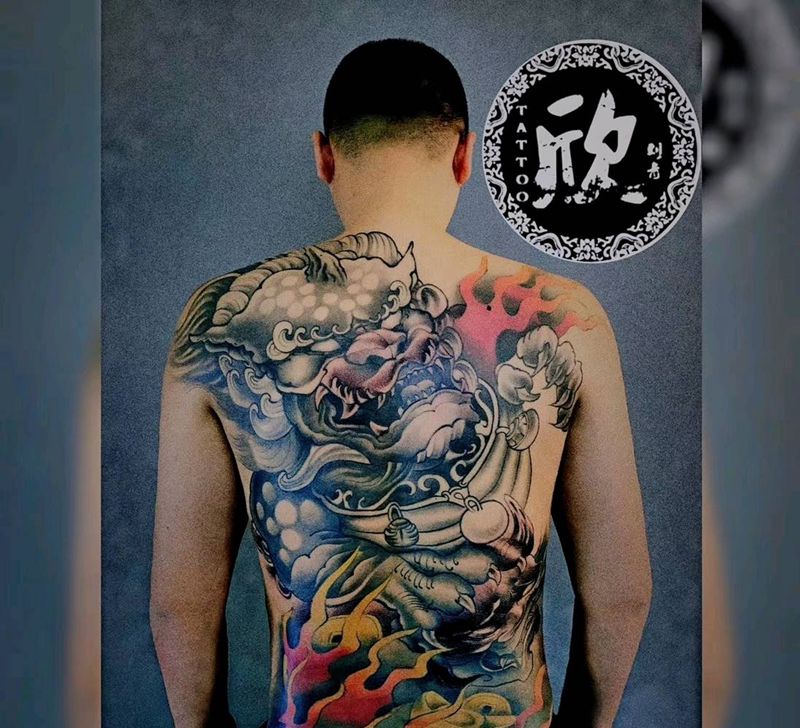 满背貔貅纹身图片_背部新传统纹身图案