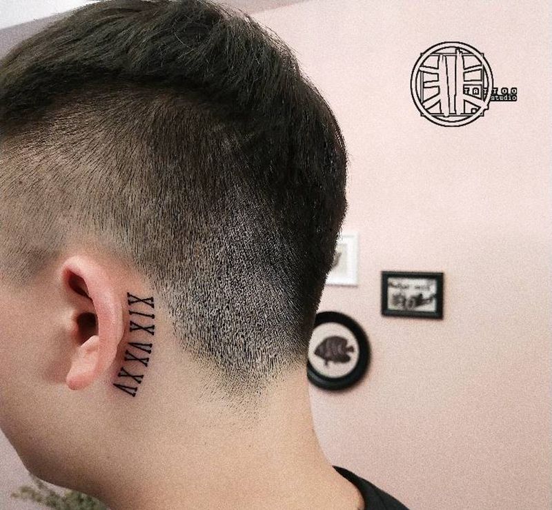 罗马数字纹身图片_颈部罗马数字纹身图案