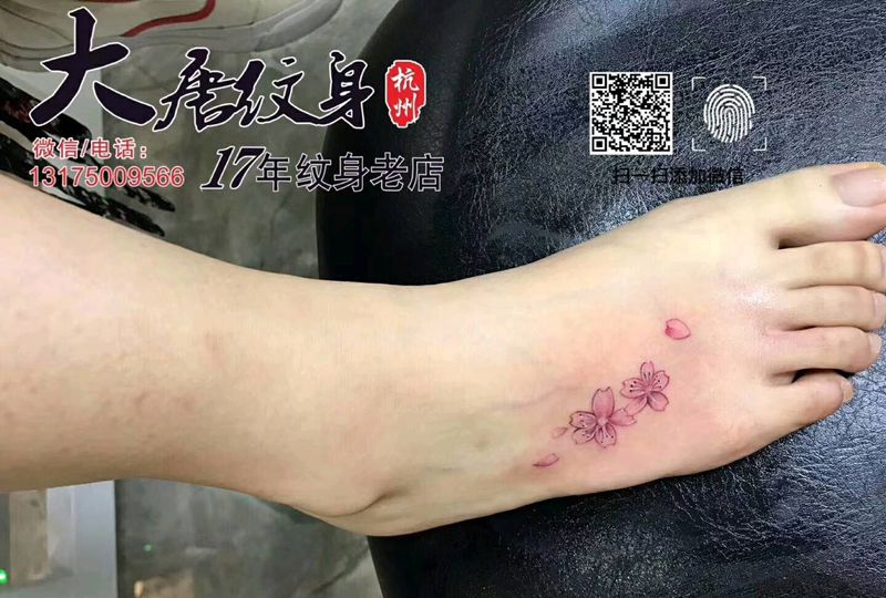 小清新纹身图片_脚部水彩小清新纹身图案