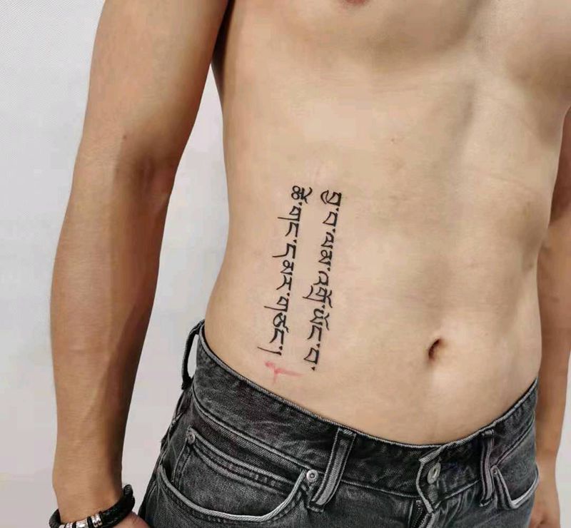藏文纹身图片_腰部小清新纹身图案