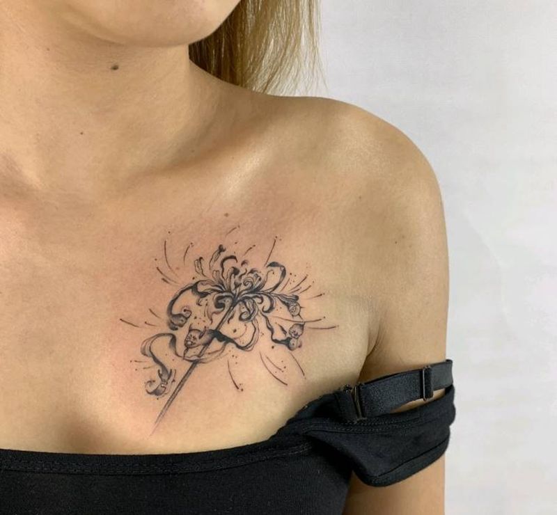 彼岸花纹身图片_胸部水墨纹身图案