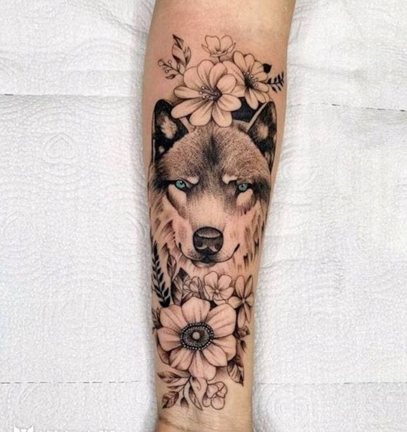 狼纹身图片_手部点刺、素花纹身图案