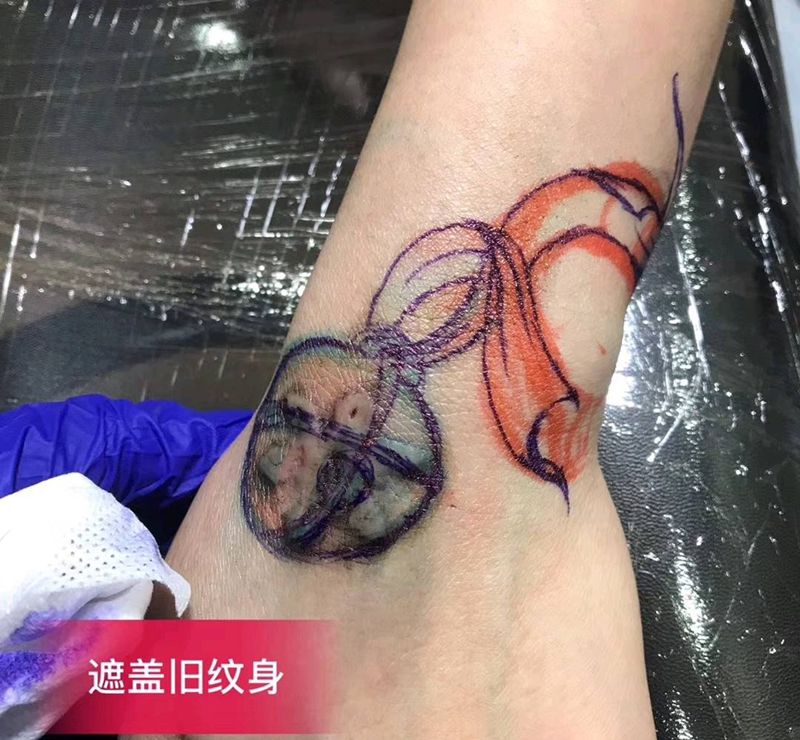 旧纹身遮盖纹身图片_手部水彩小清新纹身图案
