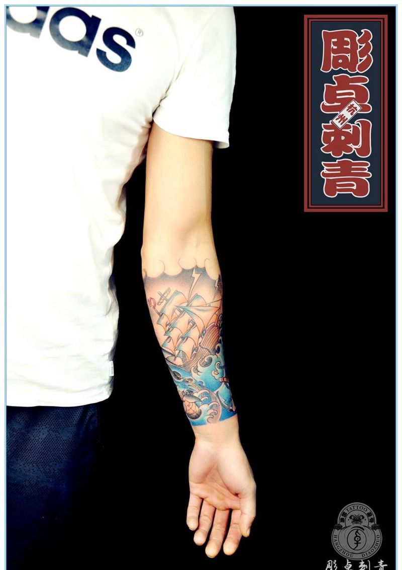 欧美鲨鱼包小臂纹身图片_成品手臂欧美原创帆船鲨鱼船锚包小臂纹身图案