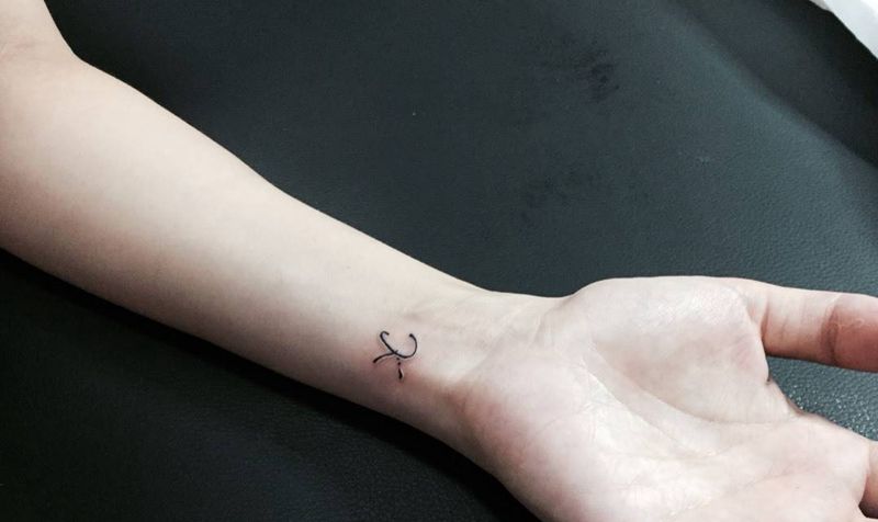 百年不遇小清新纹身图片_成品手部胸部清新几何字符纹身图案