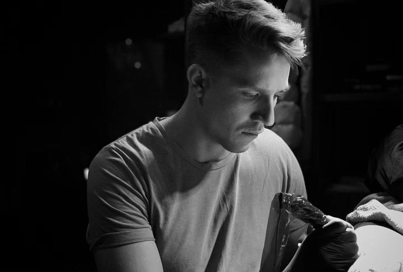 对于纹身我们风雨无阻纹身图片_欧美习俗胸部静物腰部肩部颈部插画背部臀部纹身图案