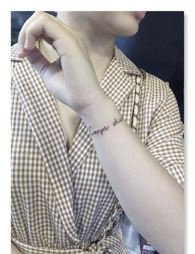 雕卓小昊作品纹身图片_手部手臂小清新英文纹身图案