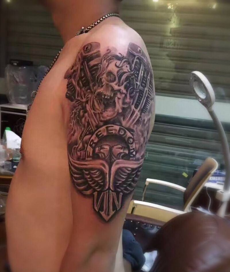 机车发动机骷髅纹身纹身图片_成品手臂欧美人物鬼神欧美素描纹身图案