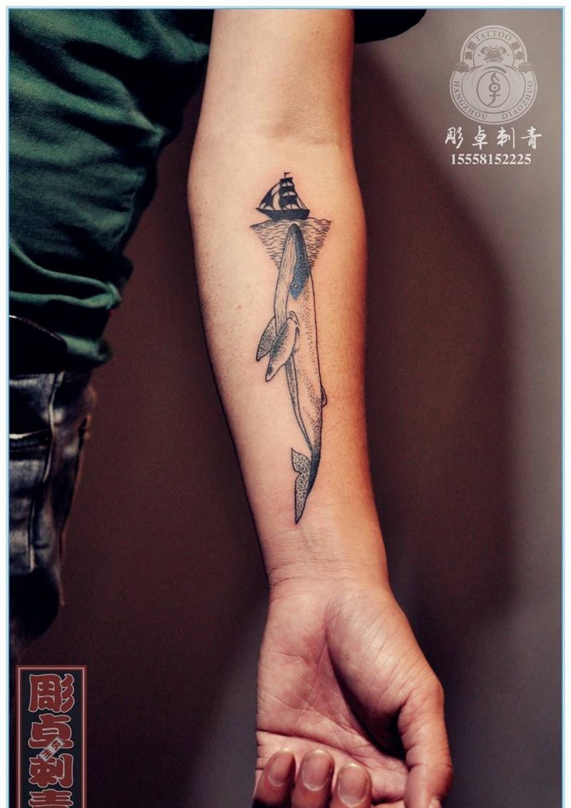 点刺鲸鱼纹身图片_成品手臂欧美动物点刺鲸鱼纹身图案
