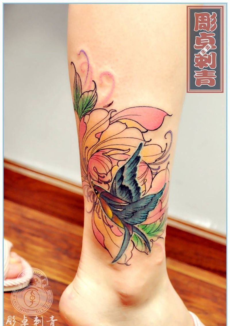 小燕子穿花衣纹身图片_成品腿部脚部欧美动物Schoo 杭州修改遮盖小腿燕子纹身图案