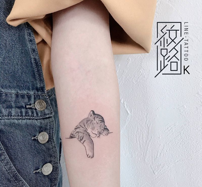 网红小老虎纹身图片_点刺纹身图案