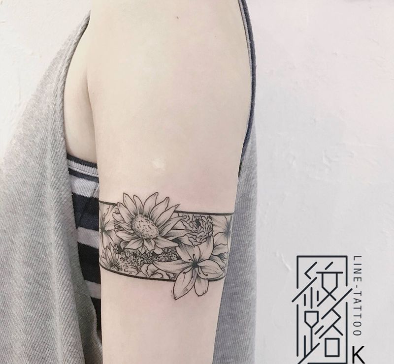 素花臂环纹身图片_手臂臂环素花纹身图案