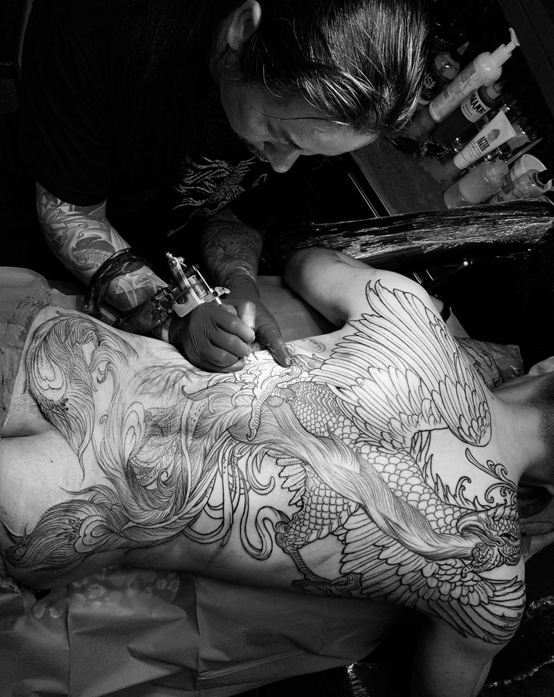 凤纹身图片_臀部背部新传统凤凰纹身图案