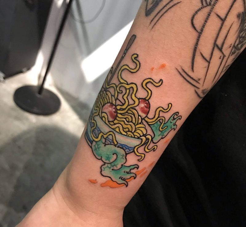 大碗面纹身图片_臀部新传统纹身图案