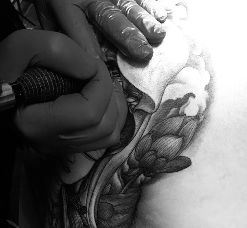 佛教传统花臂纹身图片_手臂手部新传统纹身图案