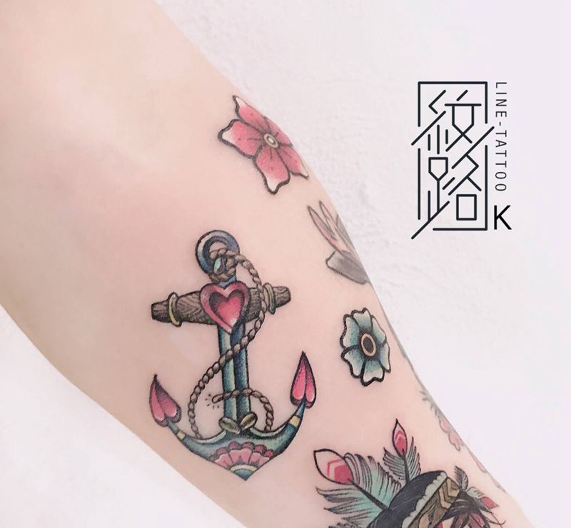 new school纹身图片_手臂船锚印第安女人彩色纹身图案