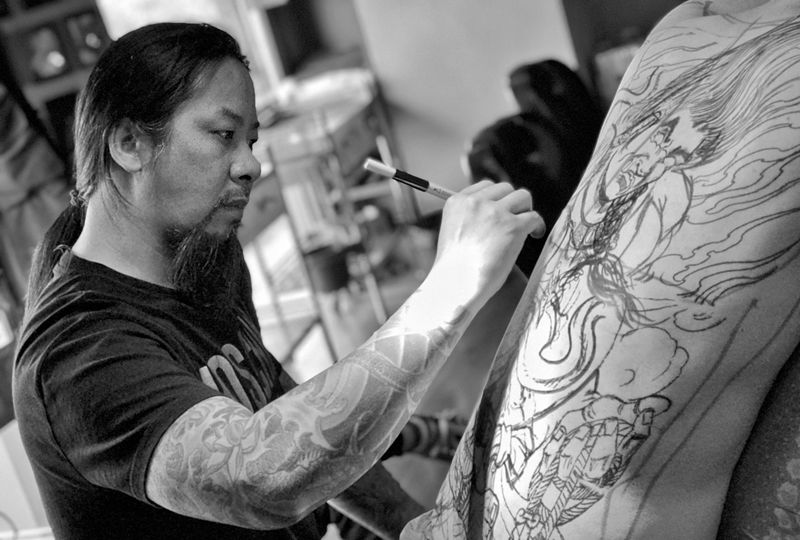 不动明王纹身图片_背部臀部新传统纹身图案