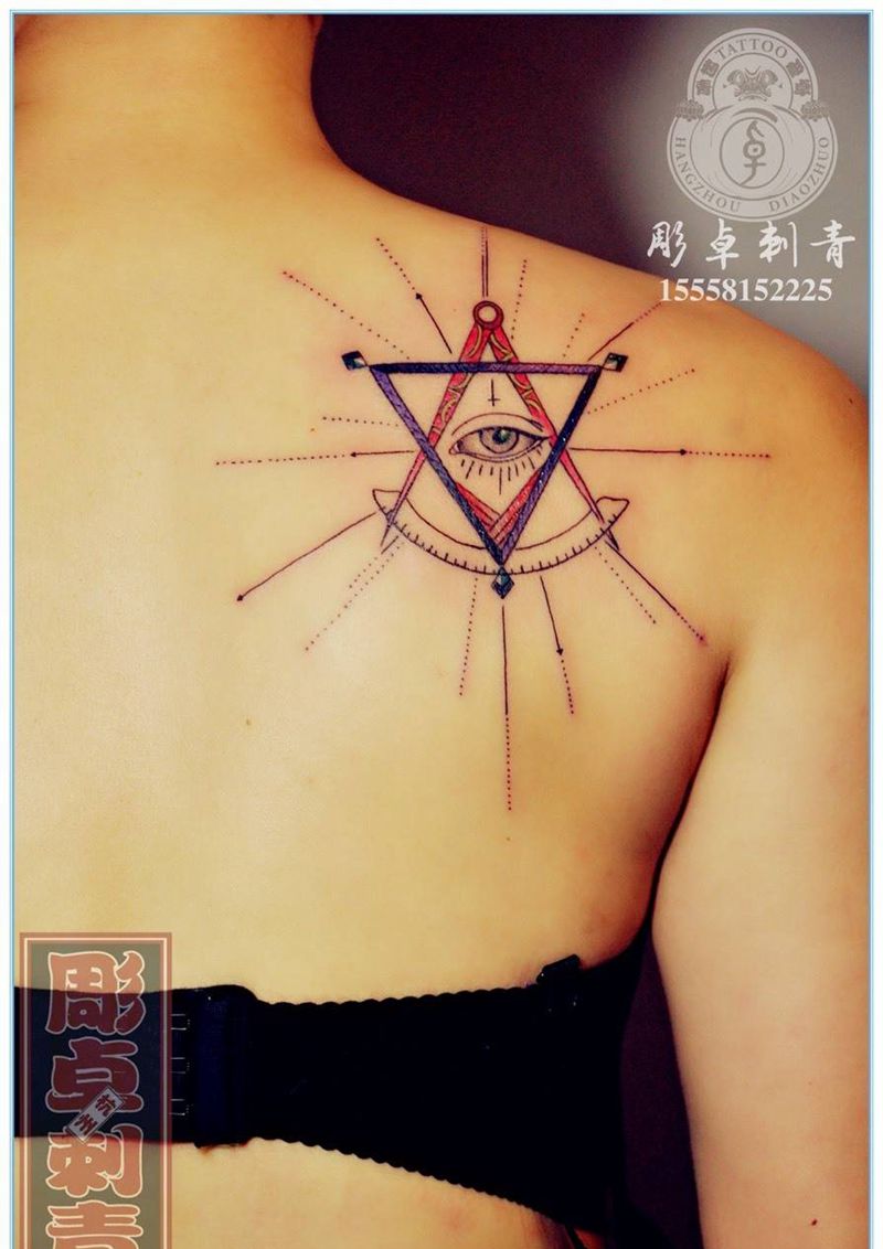 上帝之眼纹身图片_成品肩部欧美清新原创上帝之眼杭州纹身图案