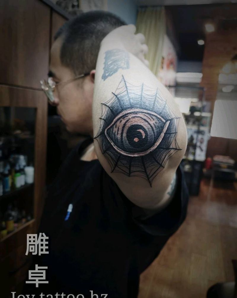 爆肘上帝之眼纹身图片_手臂Old School上帝之眼爆肘纹身图案