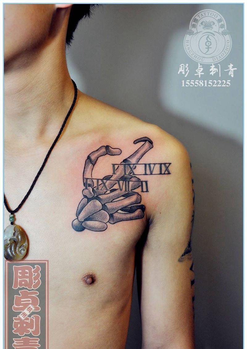 修改添加骷髅手纹身图片_成品胸部欧美手骷髅 骨头杭州纹身图案