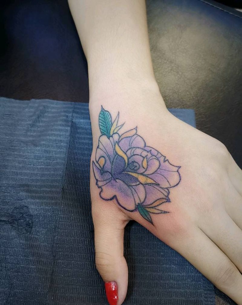 虎口玫瑰遮盖纹身图片_手部新传统玫瑰纹身图案