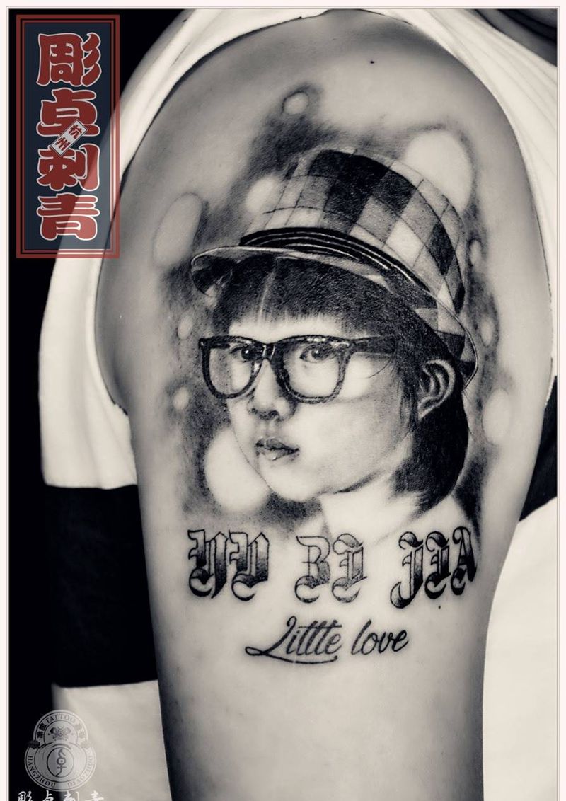 小情人纹身图片_成品手臂写实人物纹身图案