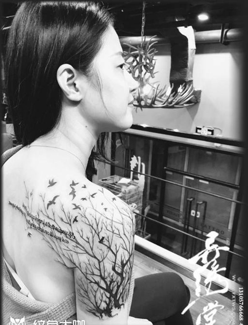 美女纹身纹身图片_腰部臀部手臂清新习俗背部肩部胸部颈部纹身图案