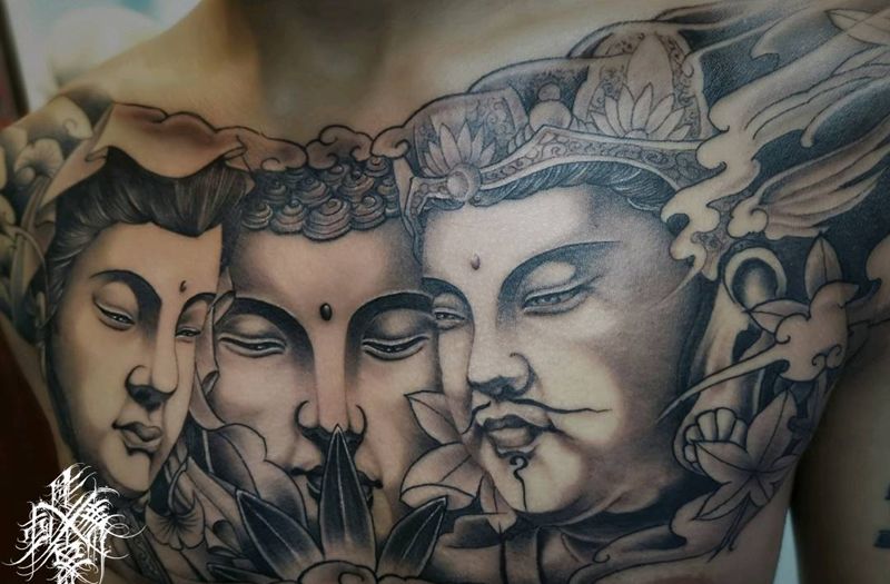 花胸三面佛纹身图片_胸部新传统三面佛纹身图案