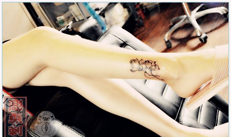 脚踝小清新素花纹身图片_成品脚部清新植物素花杭州脚踝纹身图案