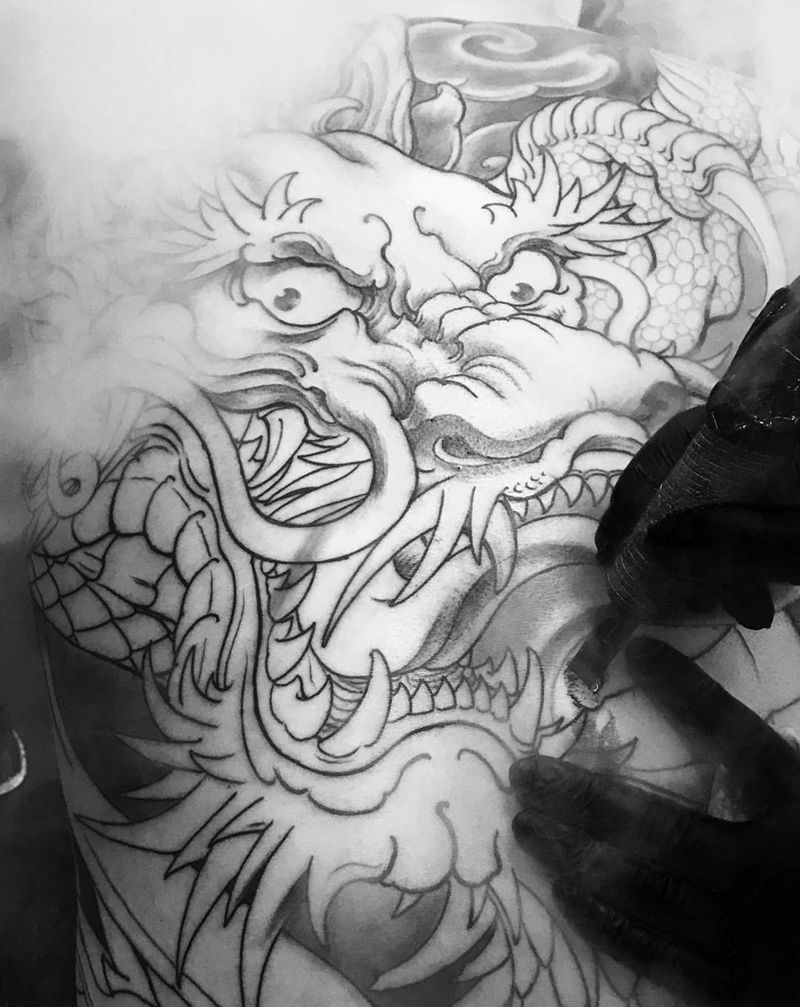 神龙见首不见尾纹身图片_肩部腹部胸部颈部腰部背部臀部手臂腿部手部纹身图案