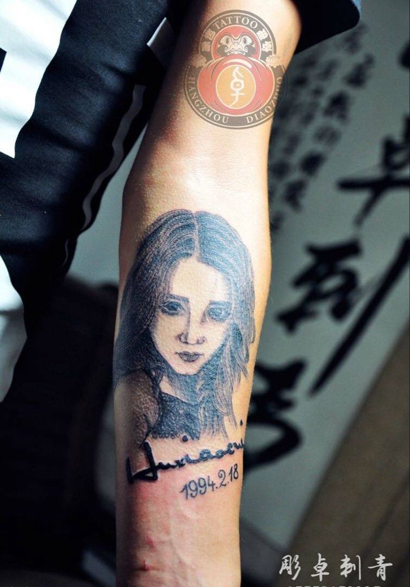 情侣素描人像纹身图片_成品手臂写实肖像原创情侣纹身图案